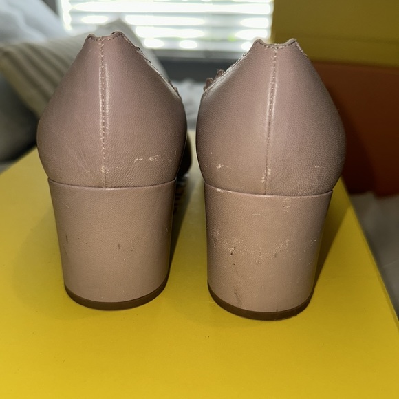 Chloe Lauren Scalloped Leather Pumps - Size 37.5 (US 7.5) - Picture 3 of 10